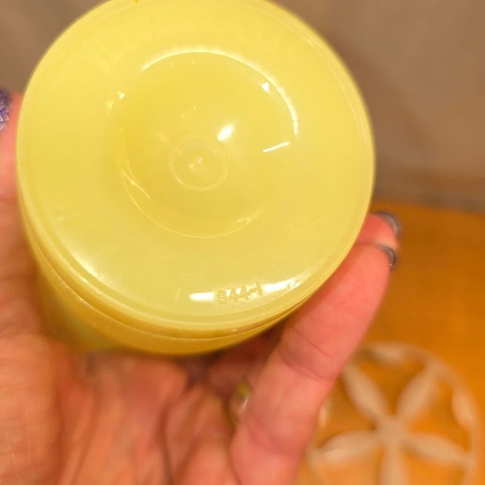 Vintage Tupperware Quick‎ Shake Gravy Drink Container Yellow Pour Spout Lid